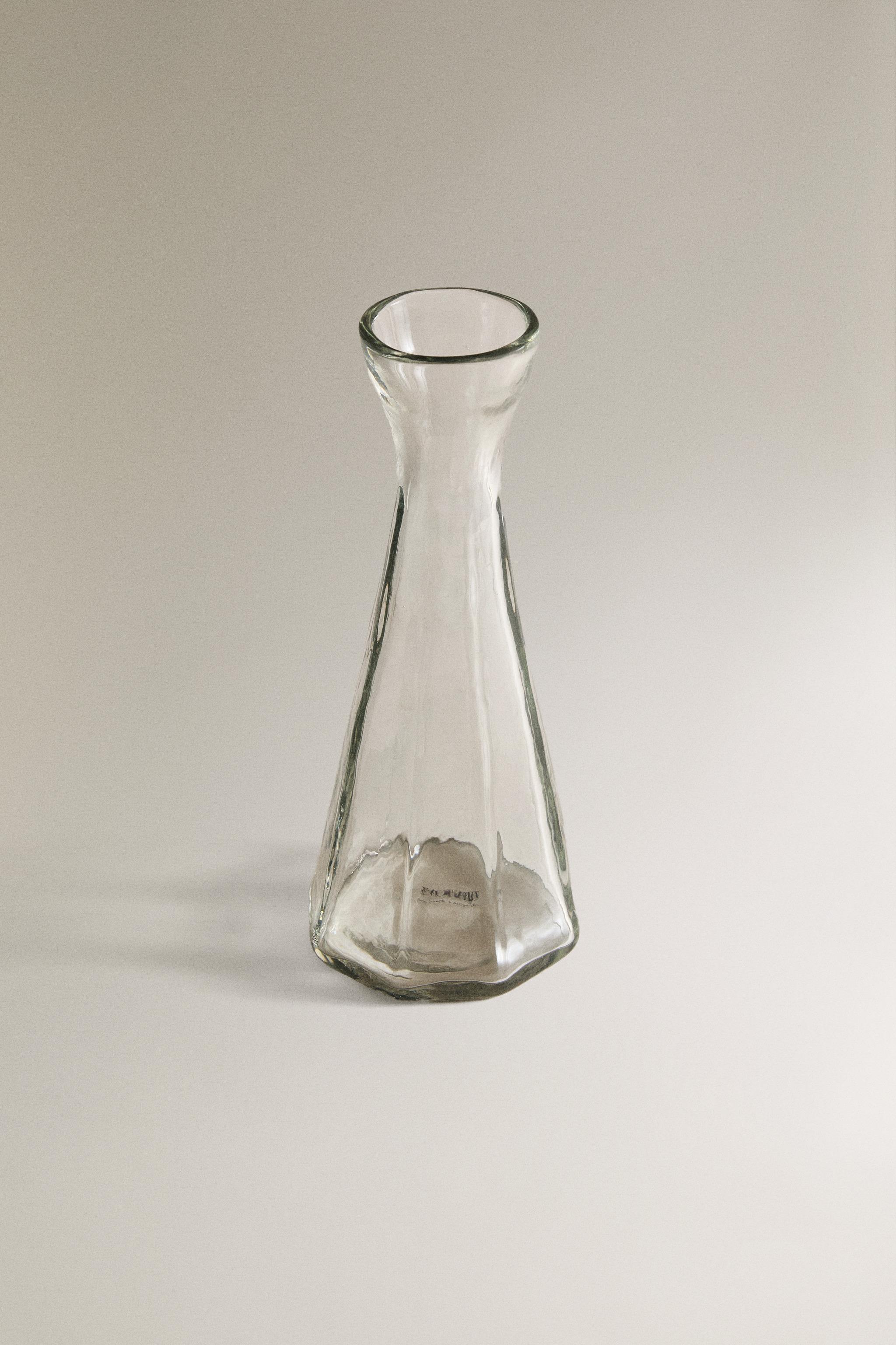 VASE FACETTÉ EN VERRE ÉTROIT
